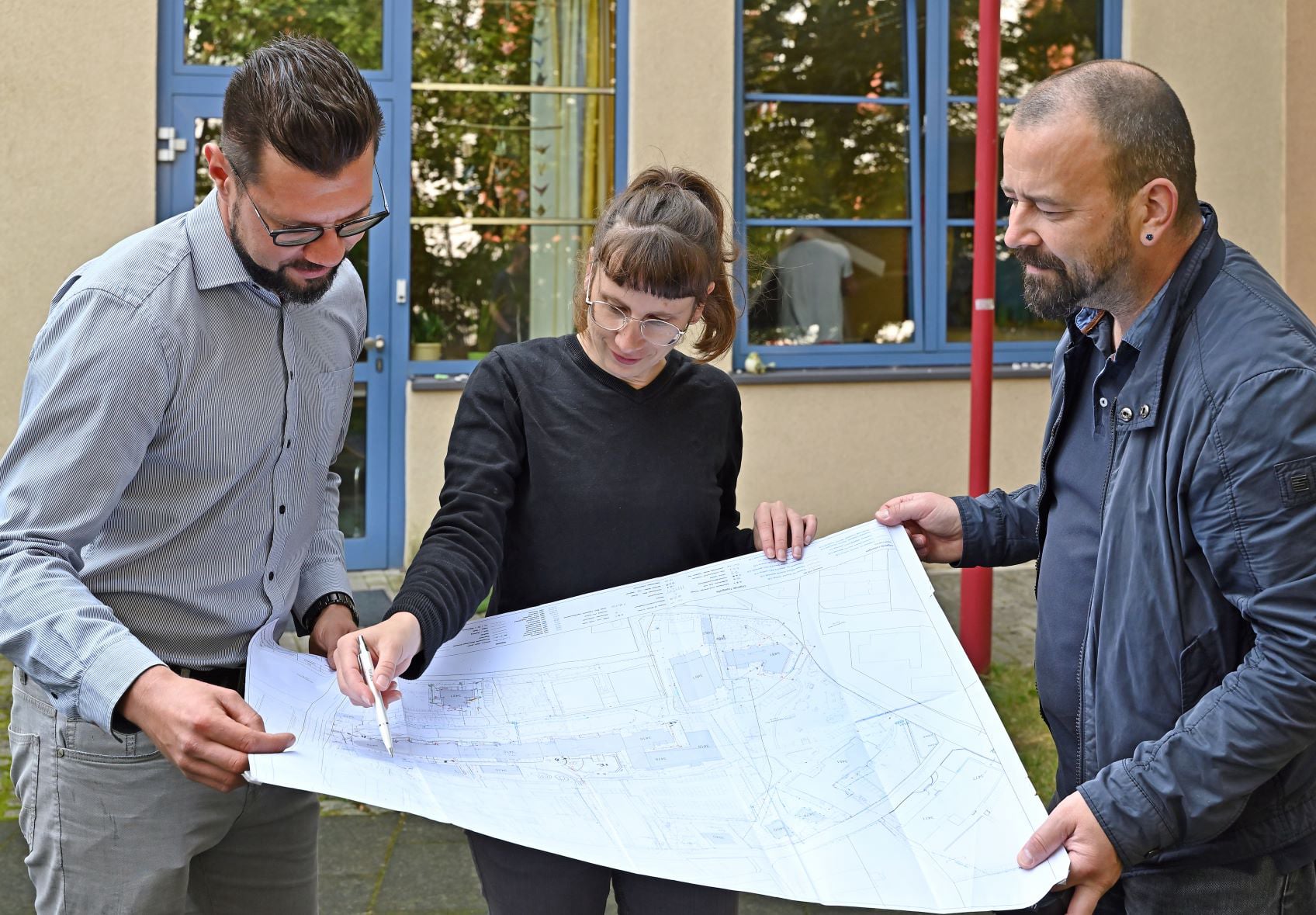 Planungsteam: Einbau des Durchflusssensors. Fotorechte: UKJ/Szabó.